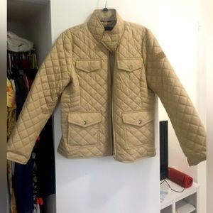 Winter coat in size L. Just worn in one occasion.